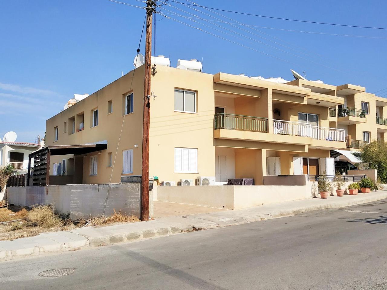 Kissos Apartment Paphos Exterior foto